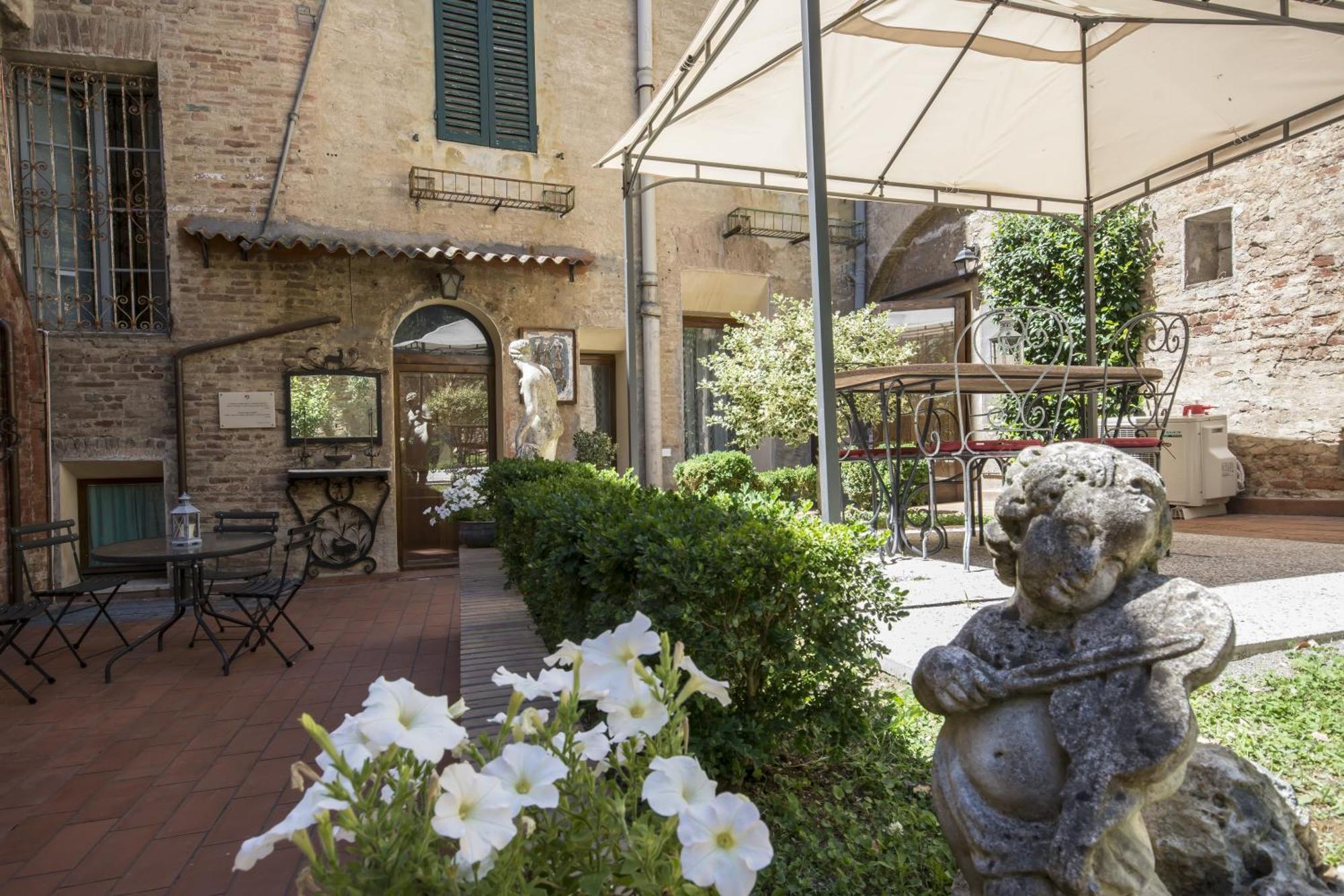 Piazza Paradiso Accommodation Siena Quarto foto