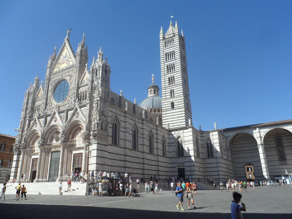 Piazza Paradiso Accommodation Siena Exterior foto