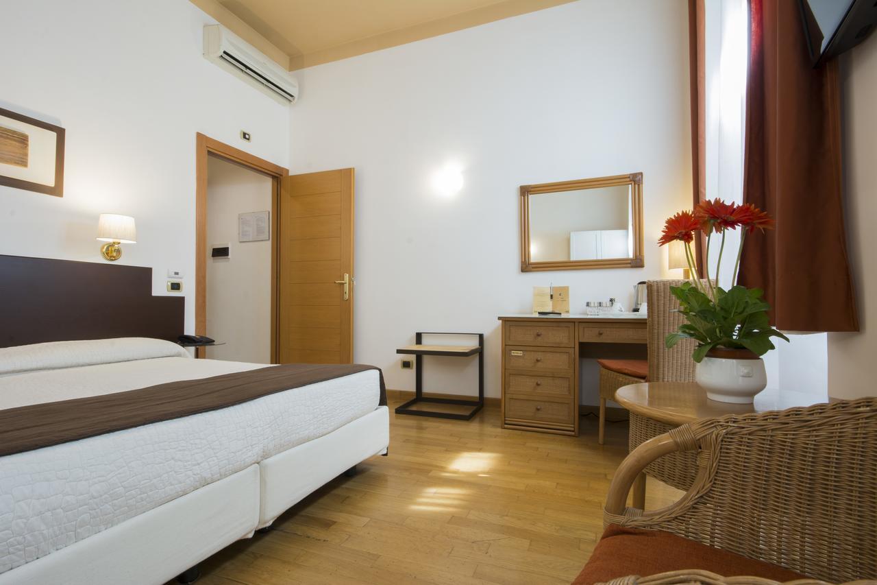 Piazza Paradiso Accommodation Siena Exterior foto
