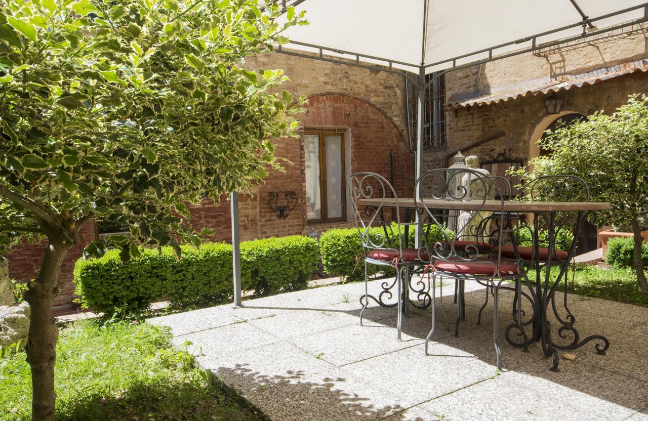 Piazza Paradiso Accommodation Siena Exterior foto