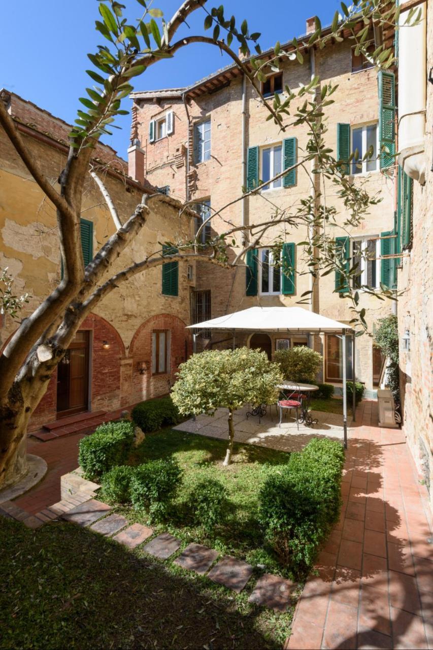 Piazza Paradiso Accommodation Siena Exterior foto